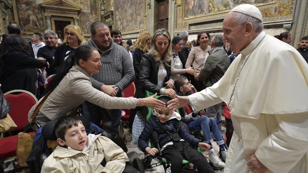 Migrantes rom vaticano.jpg